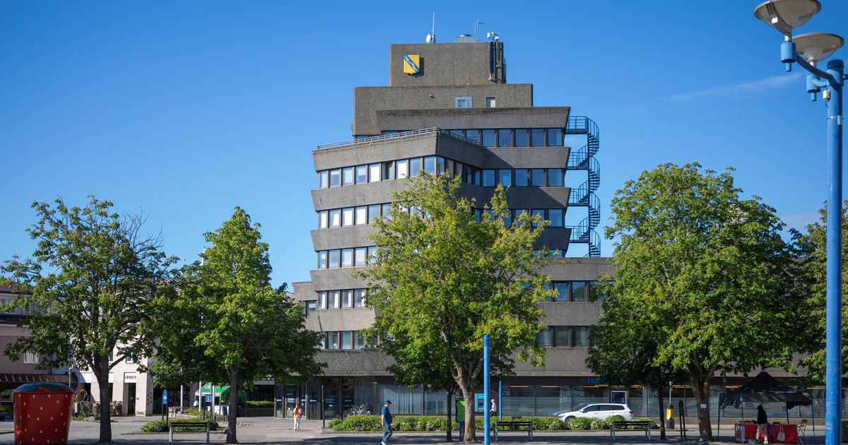 Bild på stenhus 7 våningar högt.